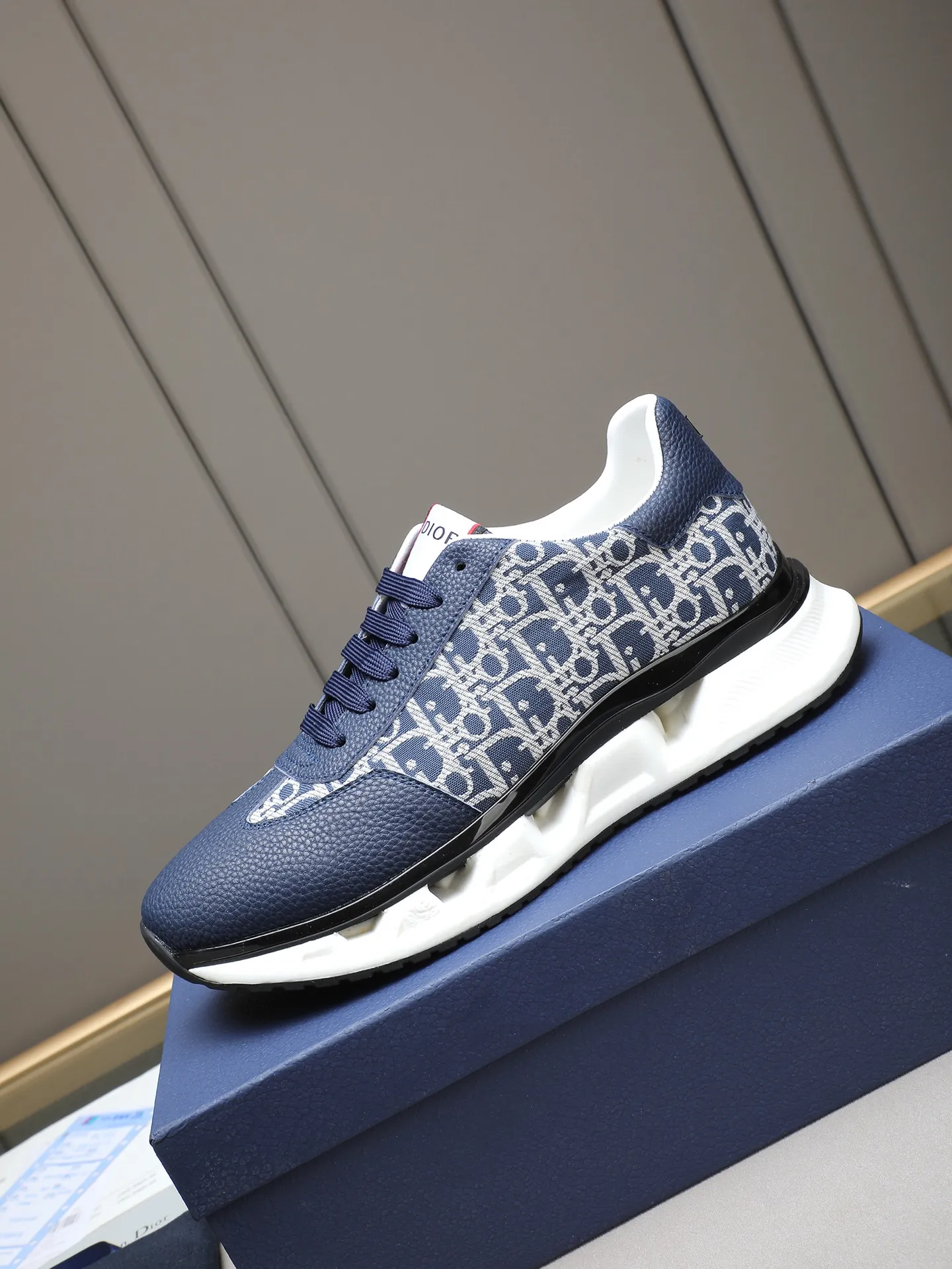 PP460 New Dior🆕The latest men's casual sports shoes, the upper is made of imported cowhide➕Dior's special material! Breathable sheepskin. The TPU blade base is lightweight and wear-resistant! Size:38-44 (45 customized)